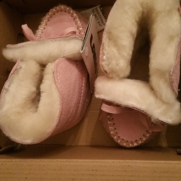 LAMO Baby Sherpa-Lined Bootie. - Picture 2 of 7